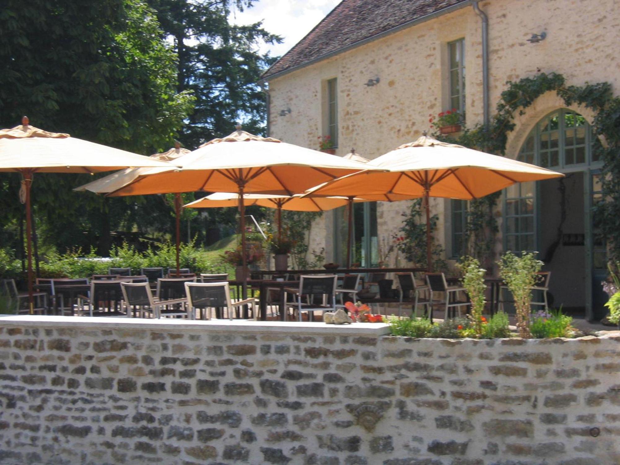 Les Deux Ponts Hotel Pierre-Perthuis Exterior foto